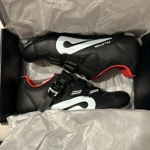 🚴‍♀️ New in Box Peloton Cycling Shoes - Size 39 (US Women’s Size 8) 🚴‍♀️